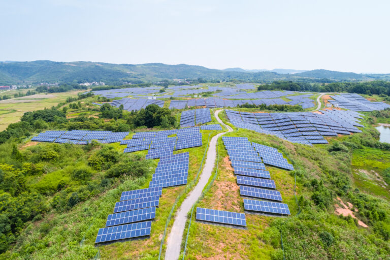 Energía Solar y Agricultura: Beneficios y Aplicaciones