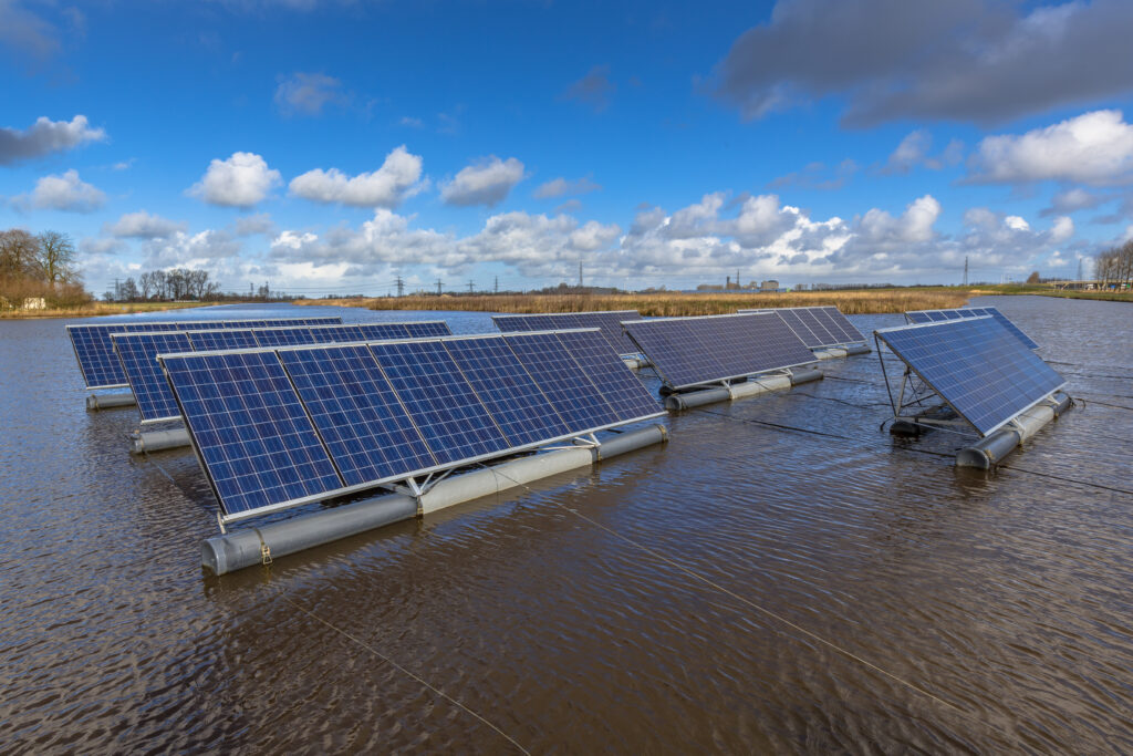 Paneles Solares Flotantes: Una Alternativa Innovadora en Energía Renovable