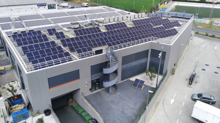 Paneles Solares Bifaciales: Ventajas y Aplicaciones Prácticas